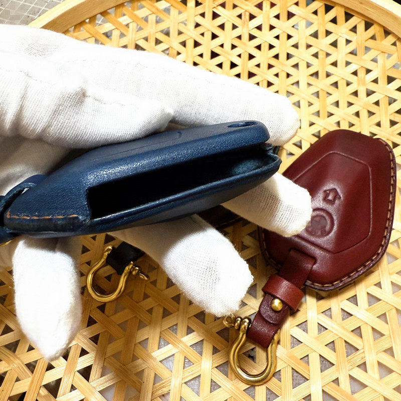 BMW R12 / R1300GS Handmade Leather Key Case – Vegetable-Tanned Cowhide Motorcycle Key Cover