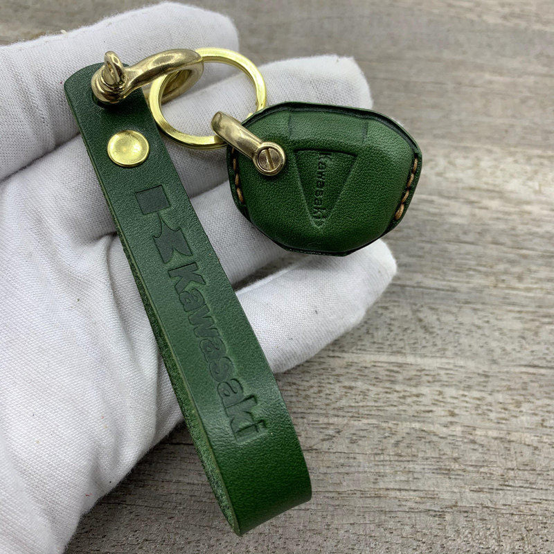 Handmade leather key case for Kawasaki Z400 Z900 Ninja in green with brass horse-shoe clasp